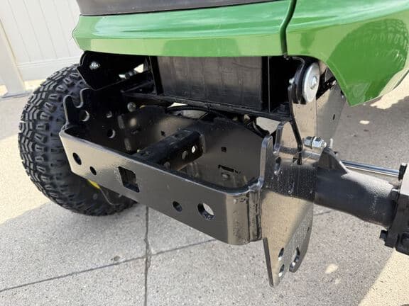 Image of John Deere X738 equipment image 3