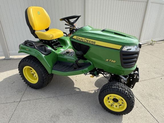Image of John Deere X738 equipment image 1