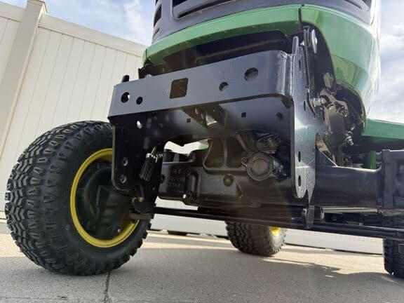 Image of John Deere X738 equipment image 4