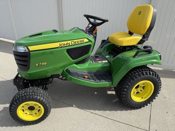 2026 John Deere X738 Equipment Image0