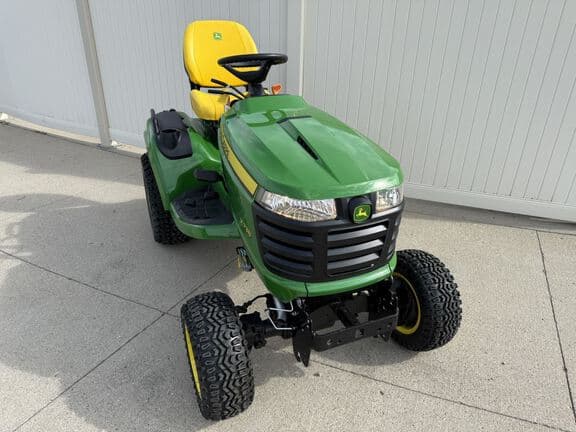 Image of John Deere X738 equipment image 3