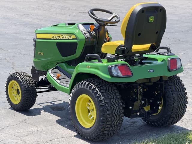 Image of John Deere X738 equipment image 4