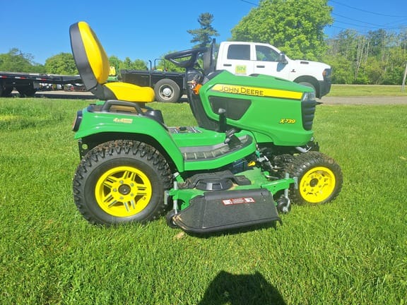 2026 John Deere X739 Equipment Image0