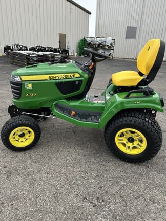 Image of John Deere X739 equipment image 4