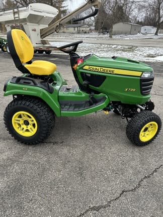 Image of John Deere X739 Primary image