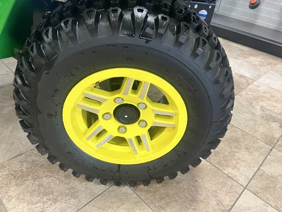 Image of John Deere X739 equipment image 1