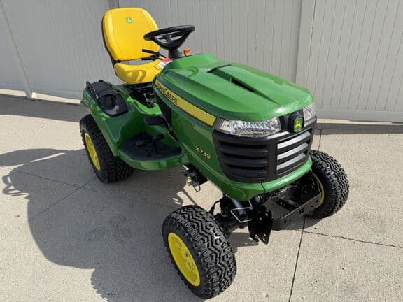 Image of John Deere X739 Primary image