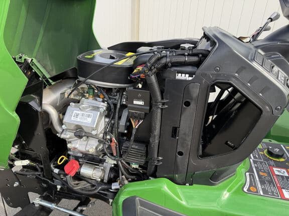 Image of John Deere X739 equipment image 3