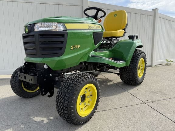 2026 John Deere X739 Equipment Image0