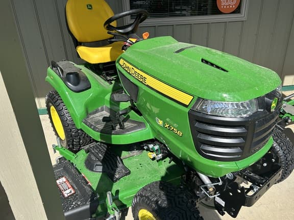 Image of John Deere X758 equipment image 4