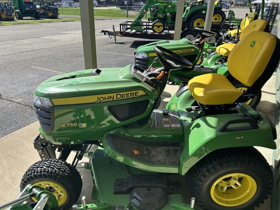 Image of John Deere X758 equipment image 1