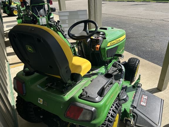 Image of John Deere X758 equipment image 2