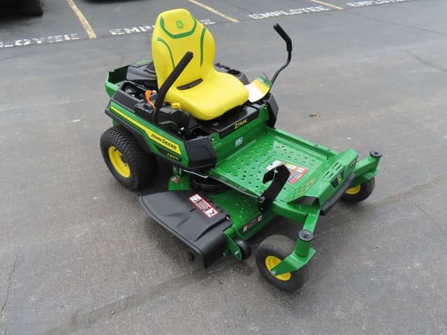 Image of John Deere Z320M equipment image 3