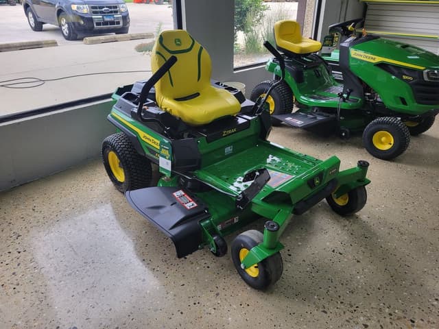 Image of John Deere Z320M equipment image 1
