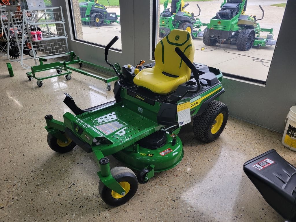 2026 John Deere Z320M Equipment Image0