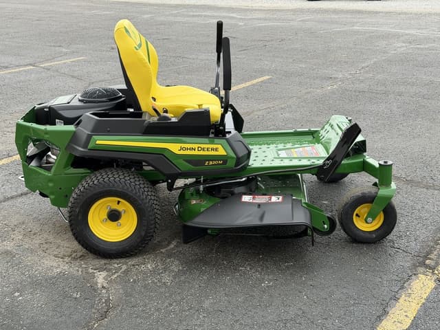 Image of John Deere Z320M equipment image 3