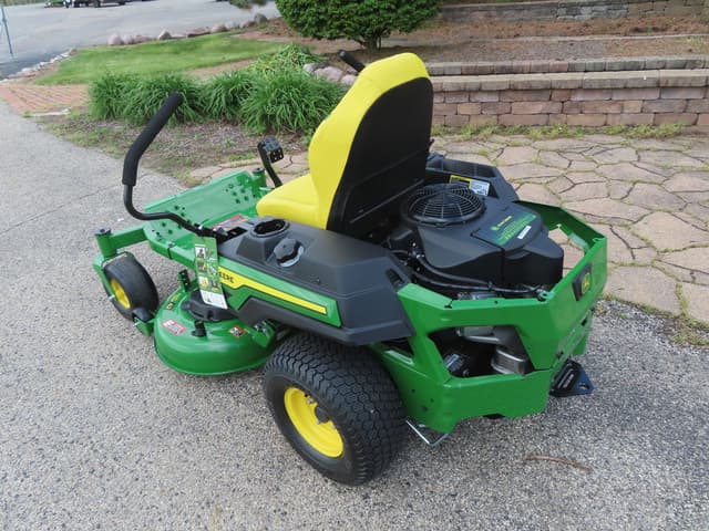 Image of John Deere Z320M equipment image 3