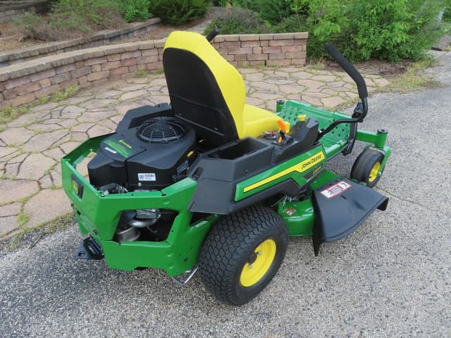 Image of John Deere Z320M equipment image 2