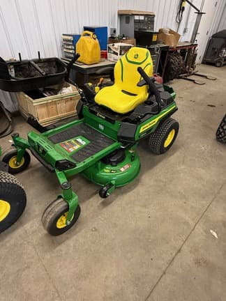 Image of John Deere Z320R equipment image 1