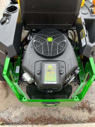 Image of John Deere Z325E equipment image 4