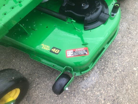 Image of John Deere Z330M equipment image 4