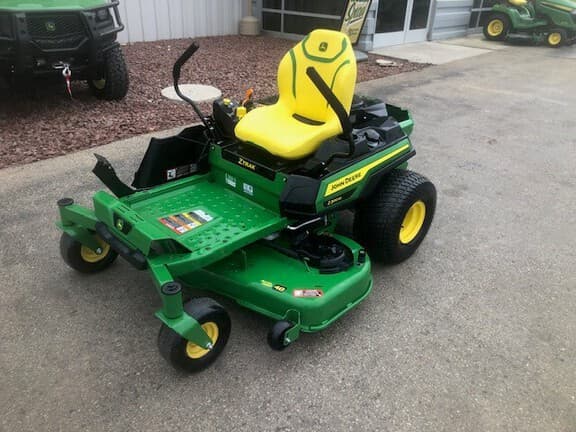 Image of John Deere Z330M equipment image 1