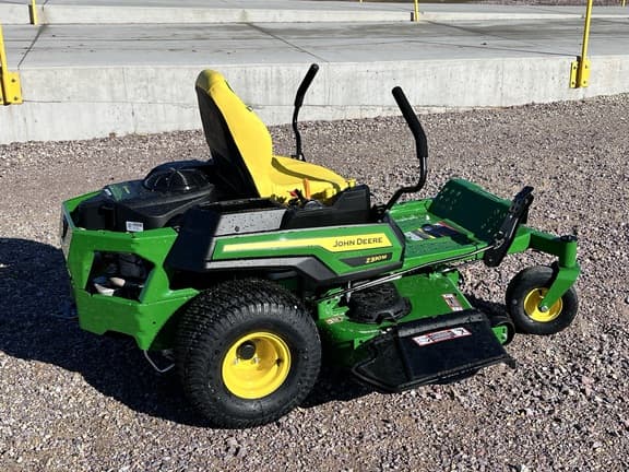 Image of John Deere Z330M equipment image 3