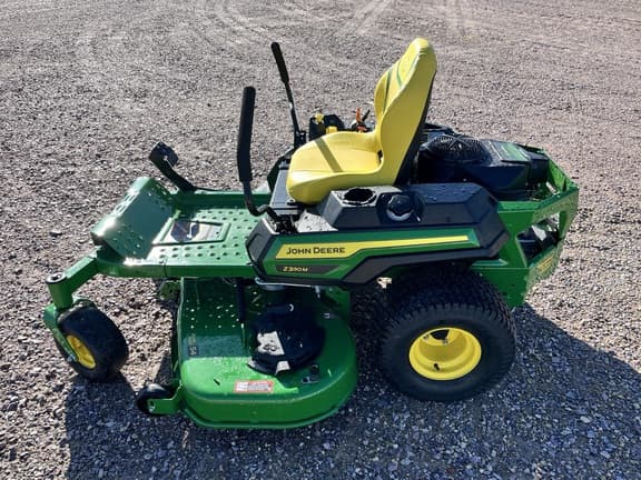 Image of John Deere Z330M equipment image 2
