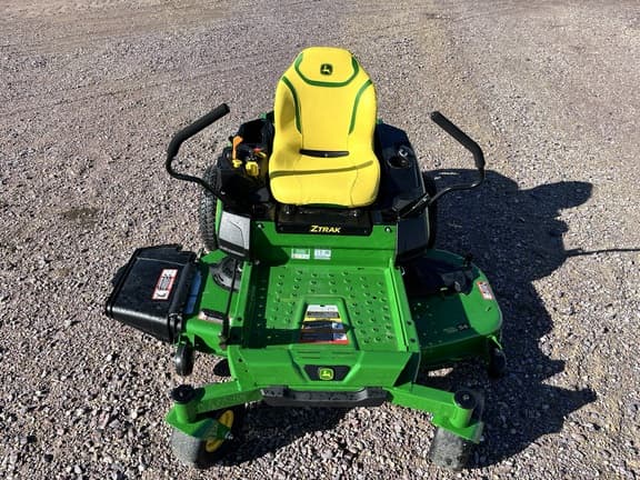 Image of John Deere Z330M equipment image 1