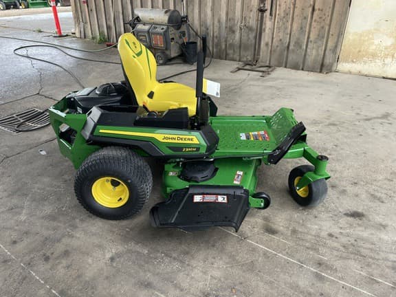 Image of John Deere Z330M equipment image 4
