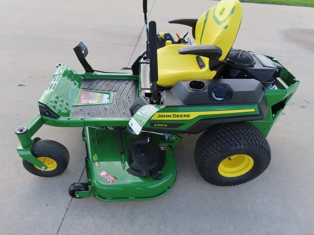 Image of John Deere Z330R equipment image 4