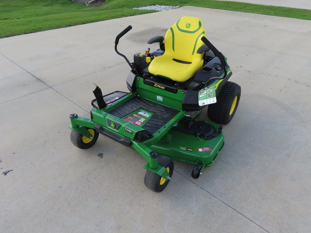 2026 John Deere Z330R Equipment Image0