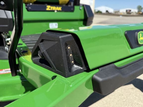 Image of John Deere Z330R equipment image 4
