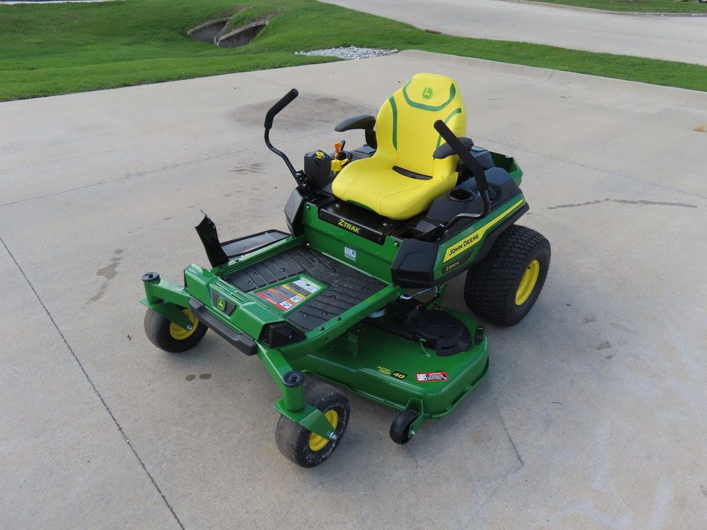 2026 John Deere Z330R Equipment Image0