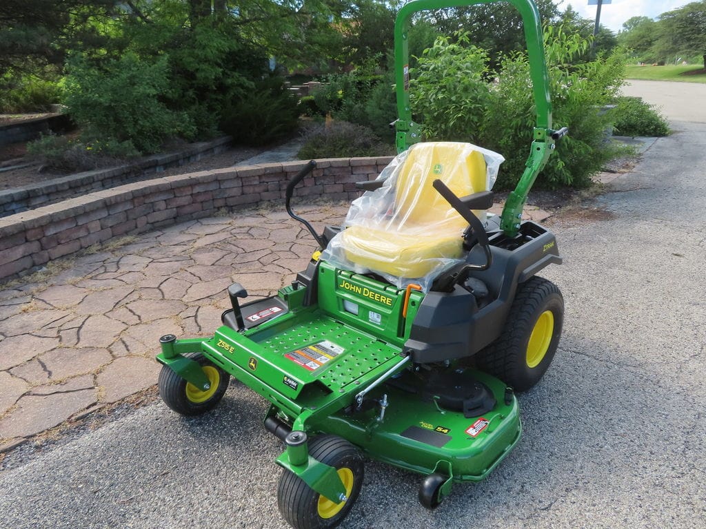 2026 John Deere Z515E Equipment Image0