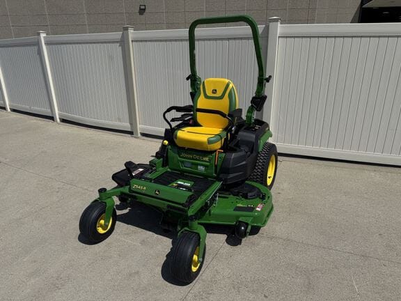 2026 John Deere Z545R Equipment Image0