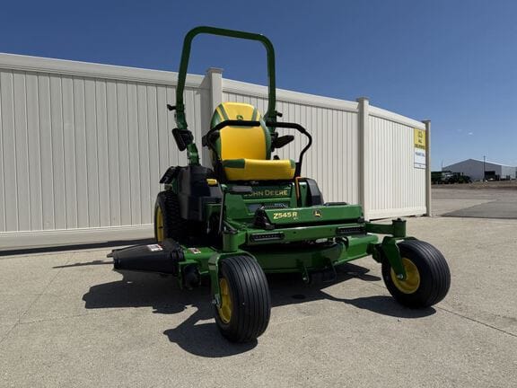 2026 John Deere Z545R Equipment Image0