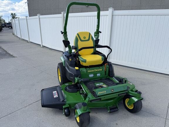 2026 John Deere Z545R Equipment Image0