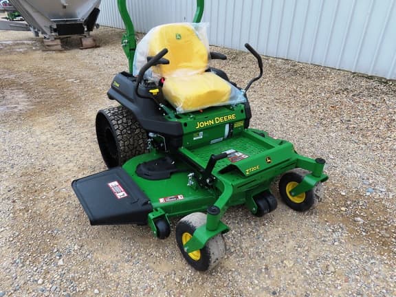 Image of John Deere Z720E equipment image 2