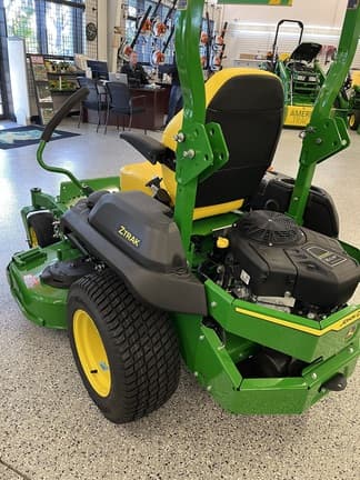 Image of John Deere Z735M equipment image 2