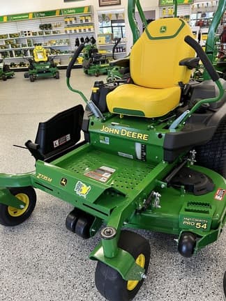 Image of John Deere Z735M equipment image 3