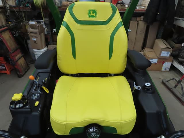 Image of John Deere Z920M equipment image 4