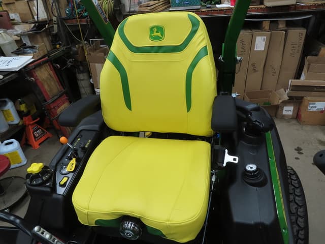 Image of John Deere Z930M equipment image 4