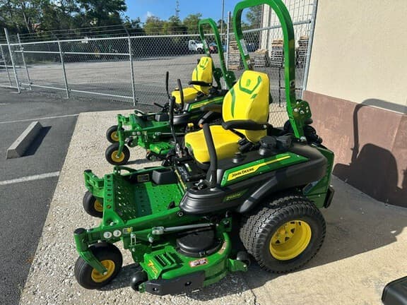 Image of John Deere Z930M equipment image 1