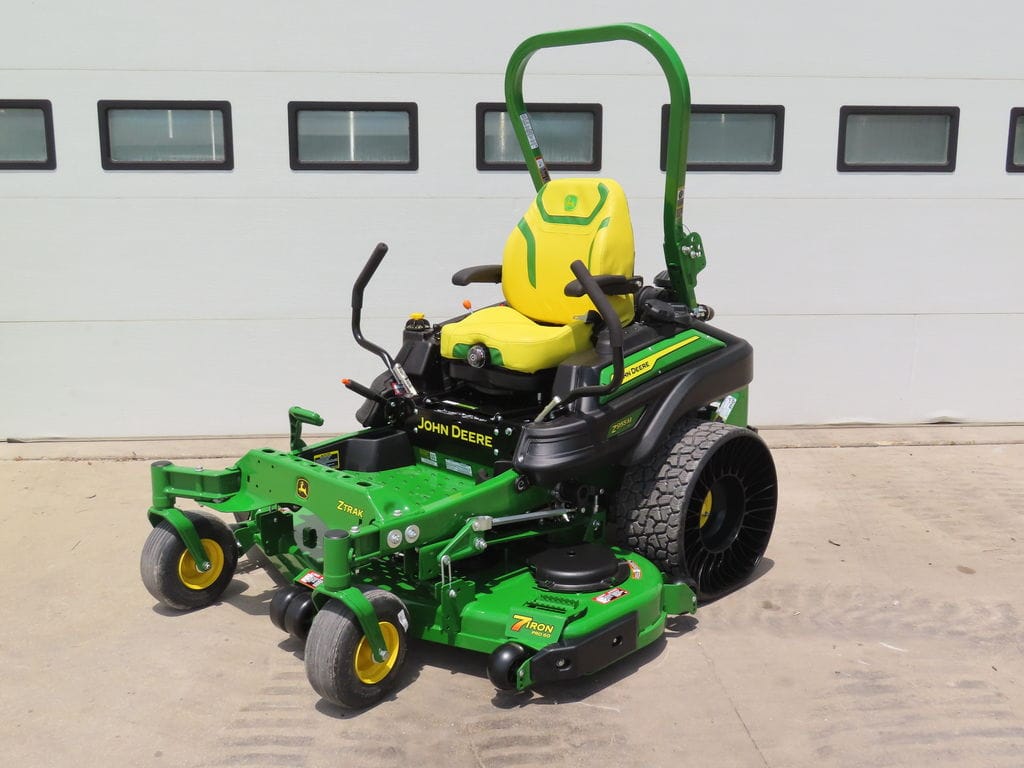 2026 John Deere Z955M Equipment Image0
