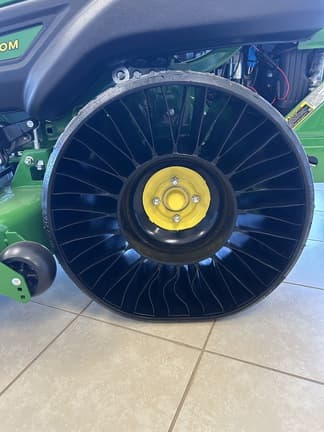 Image of John Deere Z960M equipment image 4