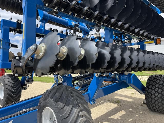 Image of Kinze Mach Till 261 equipment image 1
