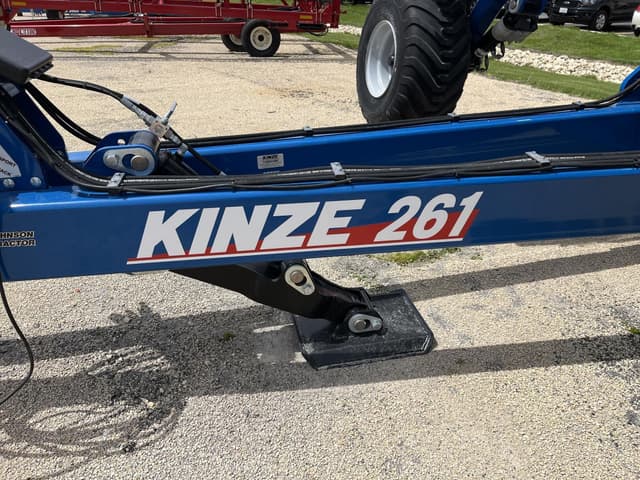 Image of Kinze Mach Till 261 equipment image 2