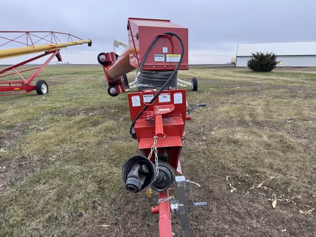 Image of Buhler Farm King 1370 equipment image 1