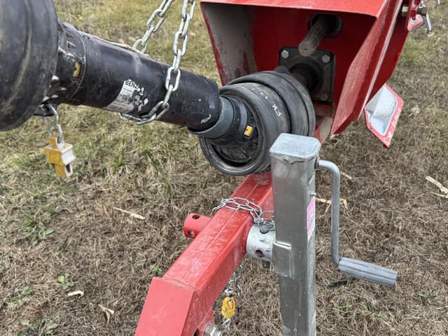 Image of Buhler Farm King 1370 equipment image 4